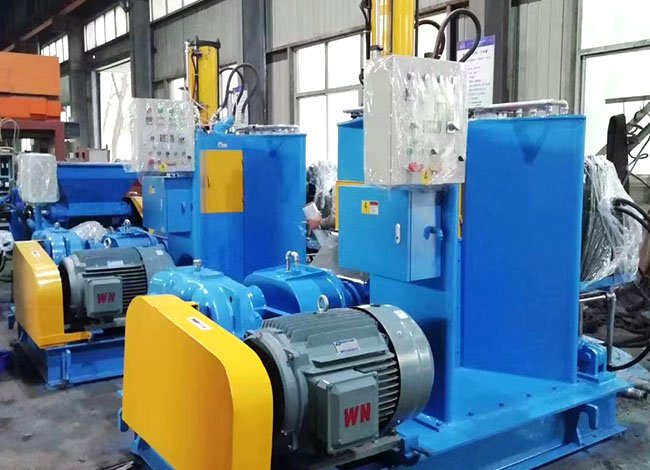 Closed (tipping bucket) rubber mixing machine